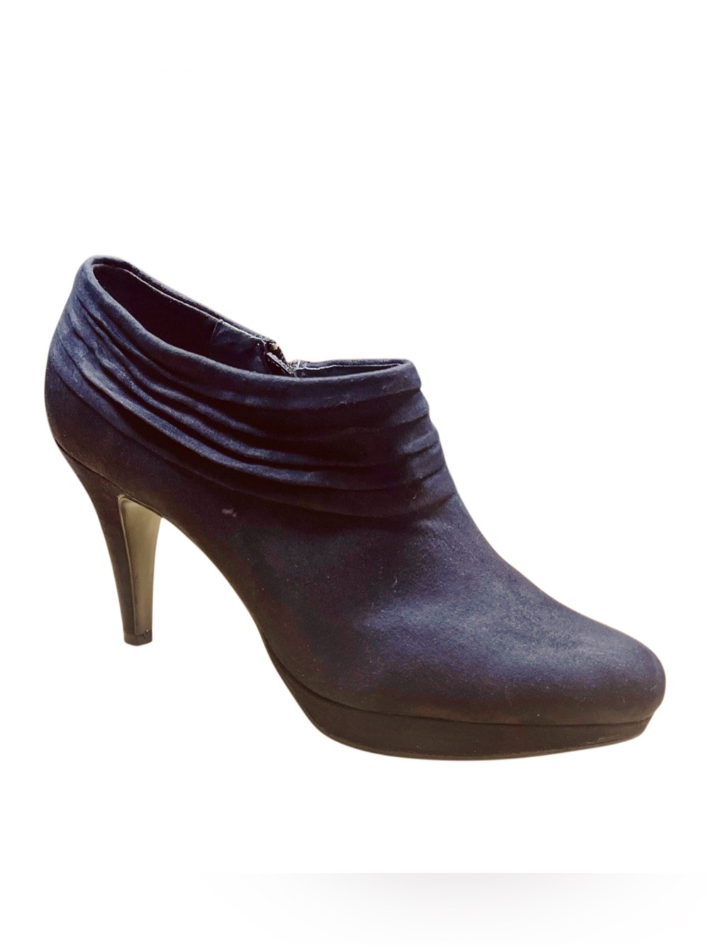 Bandolino Women's Black Faux Suede Folded Ankle Boot Heels Sz 8